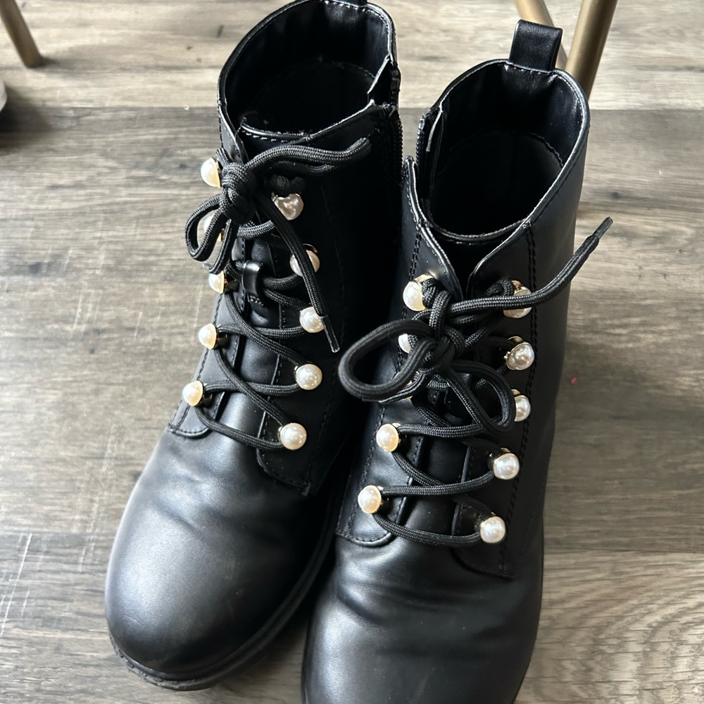 Girls cute boots